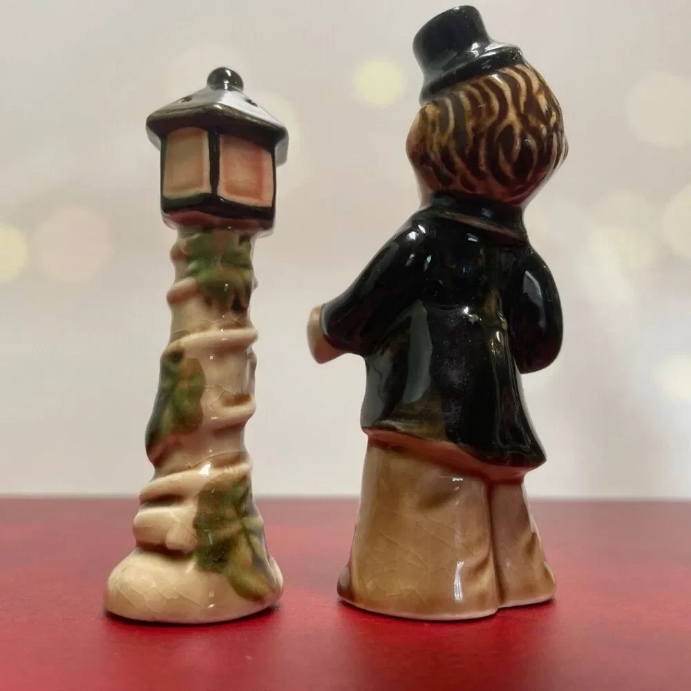 Vintage 1940s/1950s Man with Lamppost Salt & Pepper Shaker – Made in Japan